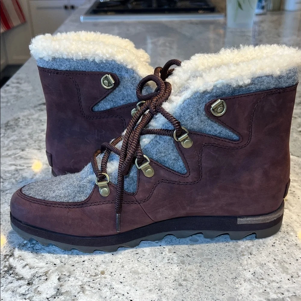 NEW Sorel Women's Plum and Gray Winter Boots Size 9.5